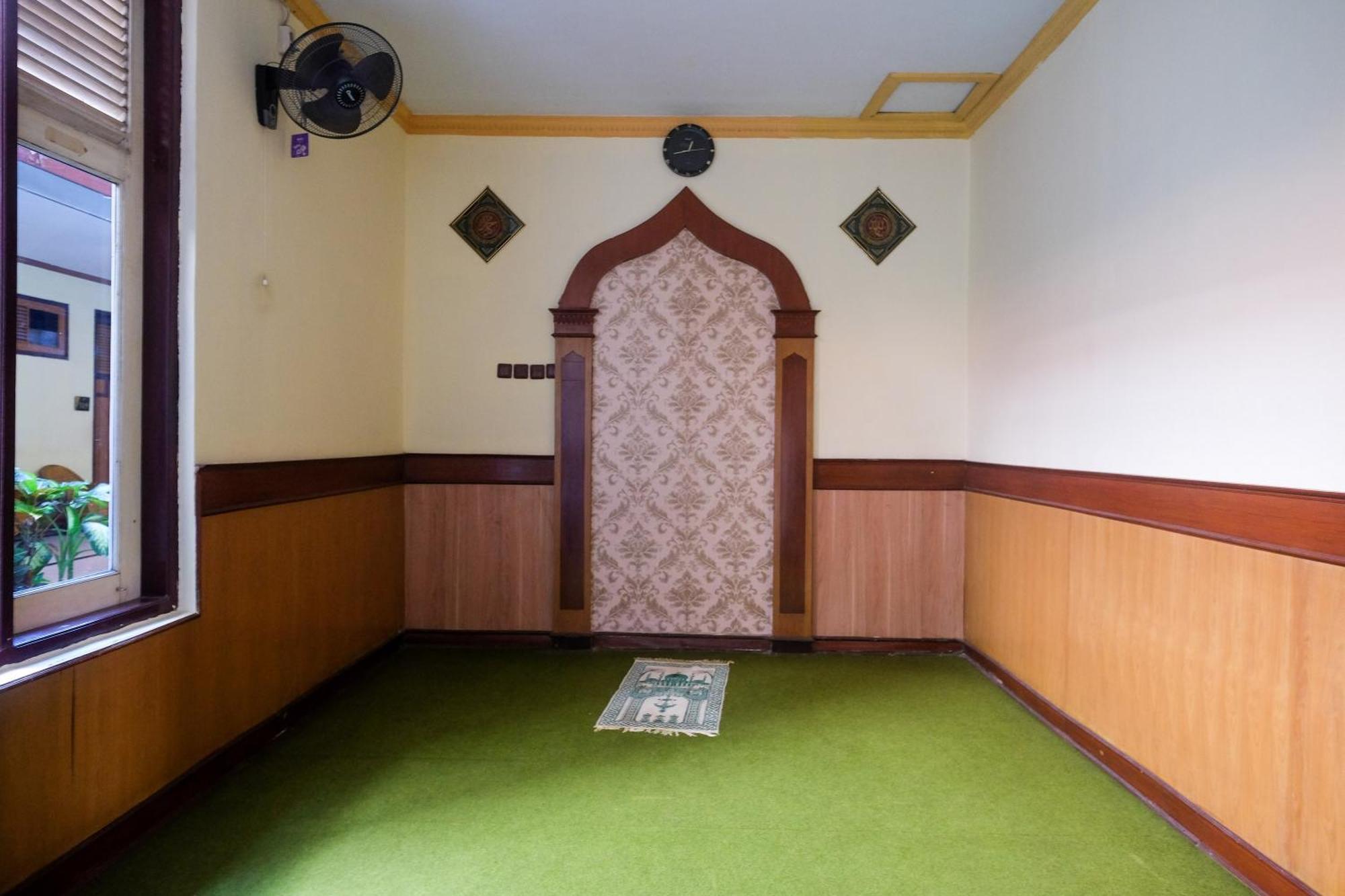 Urbanview Hotel Dedy Jaya Brebes エクステリア 写真
