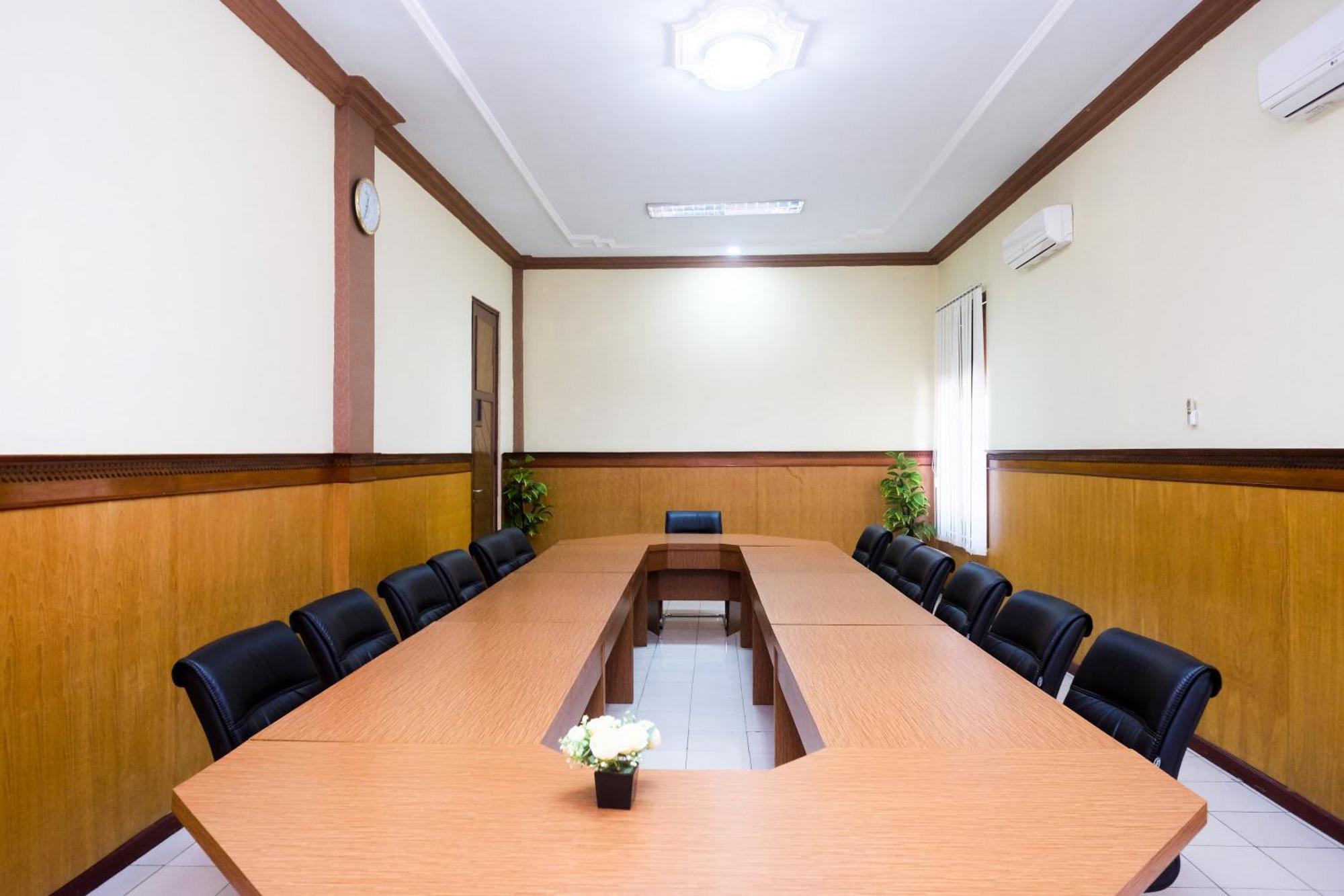 Urbanview Hotel Dedy Jaya Brebes エクステリア 写真