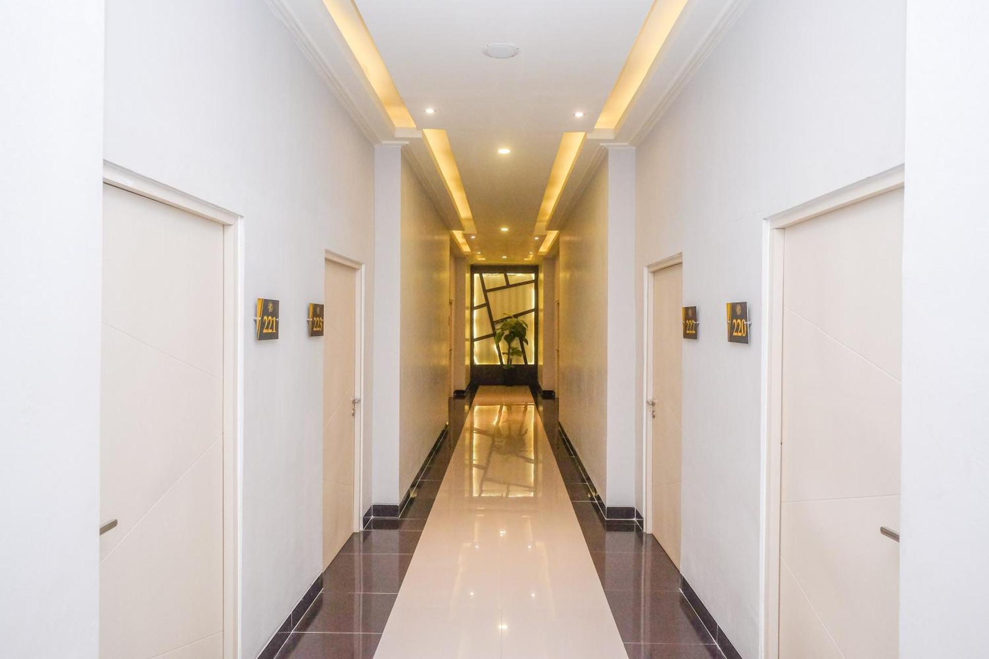 Urbanview Hotel Dedy Jaya Brebes エクステリア 写真