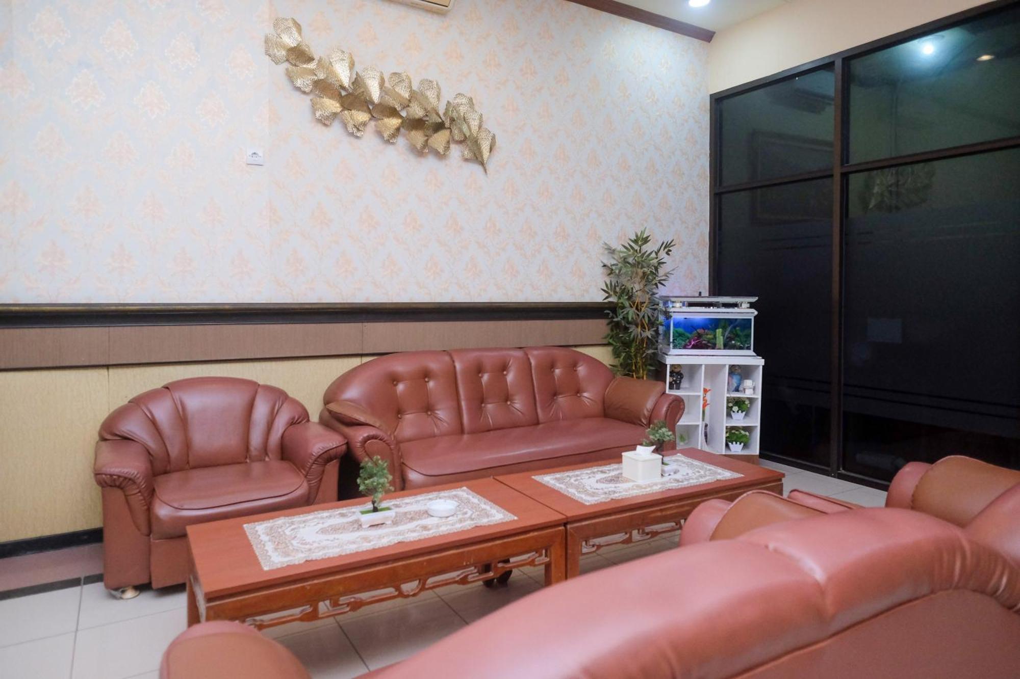 Urbanview Hotel Dedy Jaya Brebes エクステリア 写真
