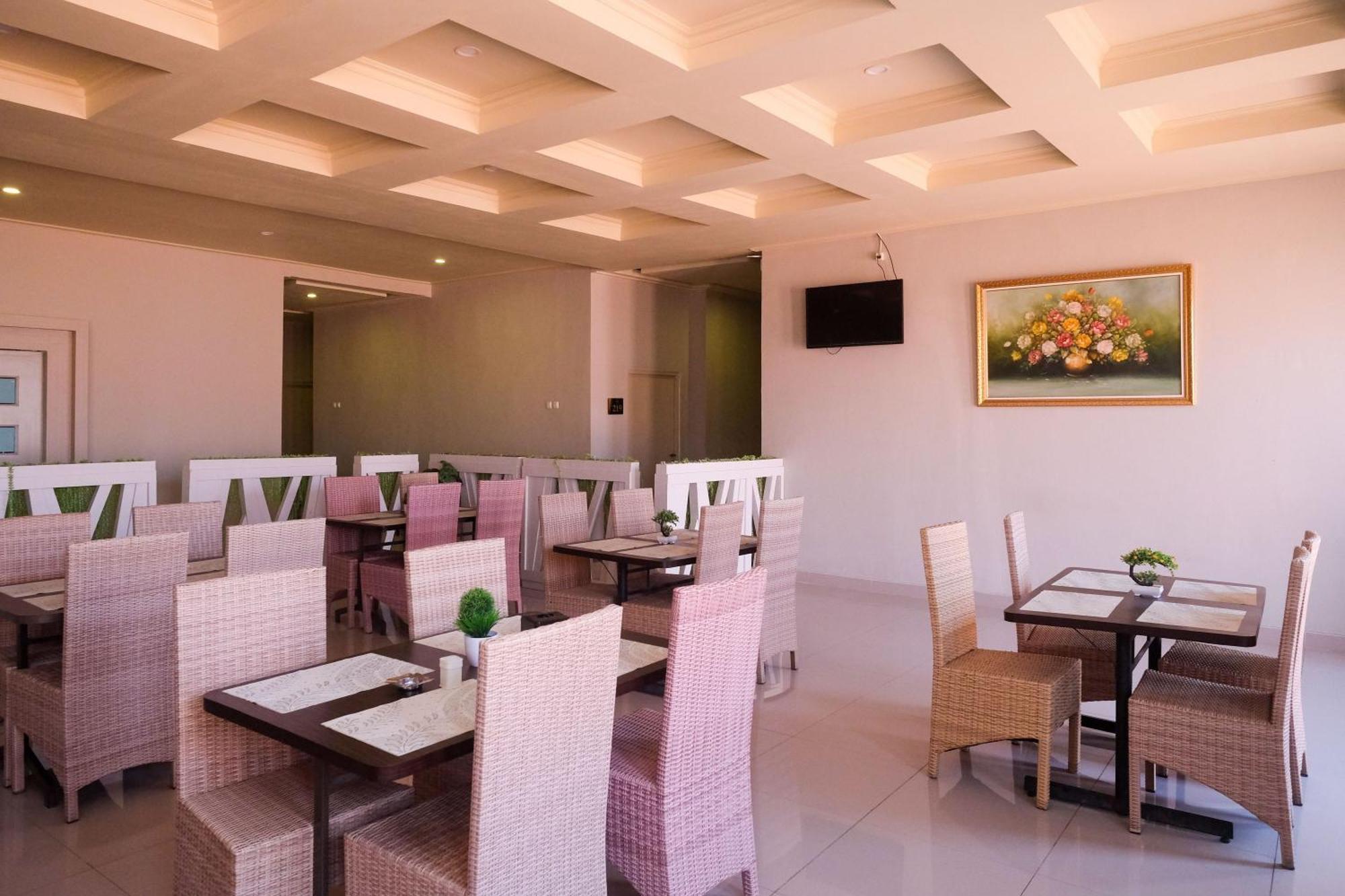Urbanview Hotel Dedy Jaya Brebes エクステリア 写真
