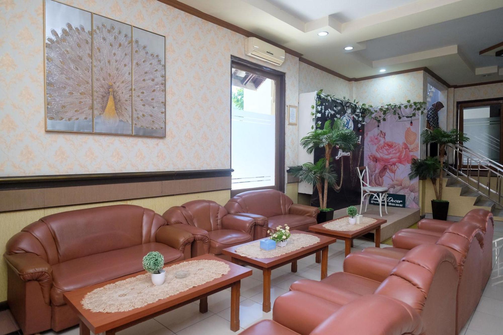 Urbanview Hotel Dedy Jaya Brebes エクステリア 写真