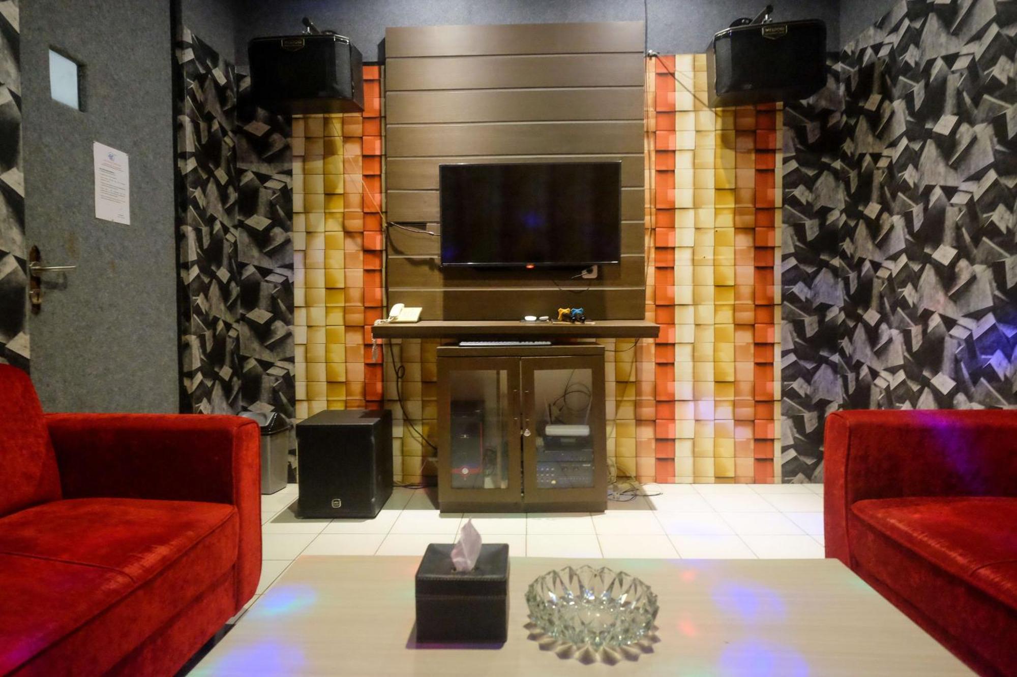 Urbanview Hotel Dedy Jaya Brebes エクステリア 写真