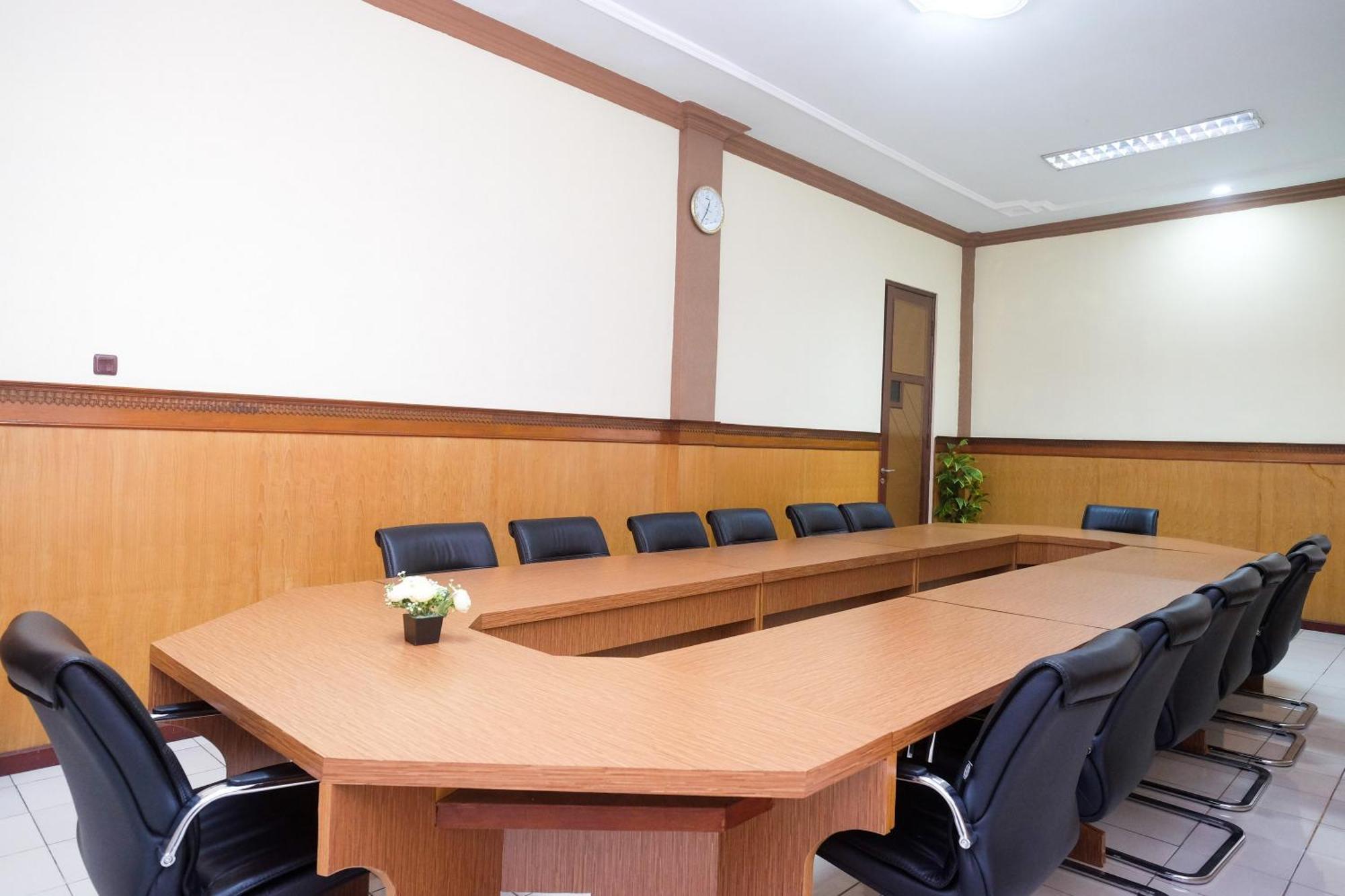 Urbanview Hotel Dedy Jaya Brebes エクステリア 写真