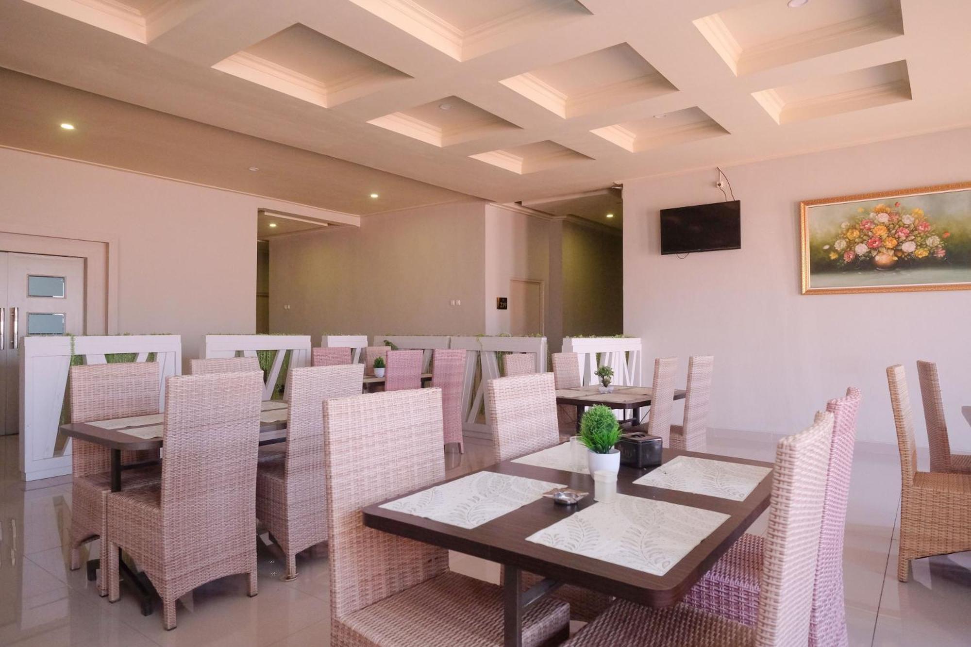 Urbanview Hotel Dedy Jaya Brebes エクステリア 写真