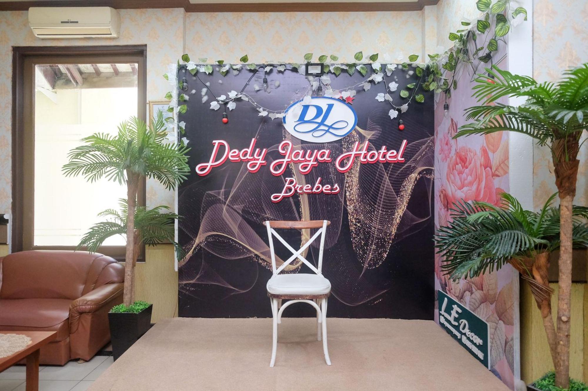 Urbanview Hotel Dedy Jaya Brebes エクステリア 写真