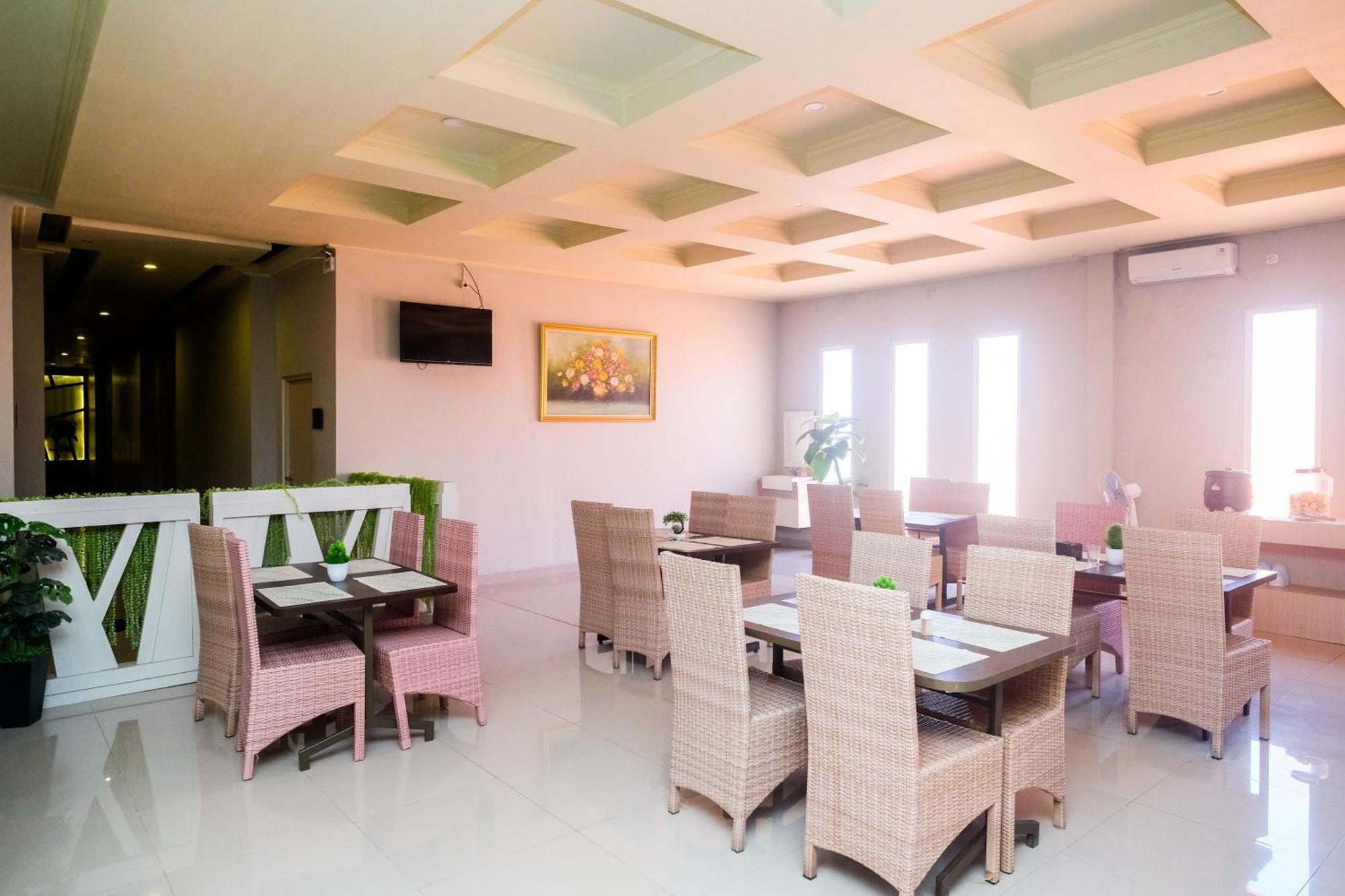 Urbanview Hotel Dedy Jaya Brebes エクステリア 写真