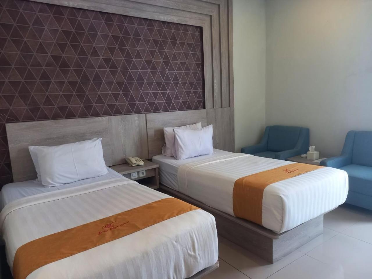 Urbanview Hotel Dedy Jaya Brebes エクステリア 写真