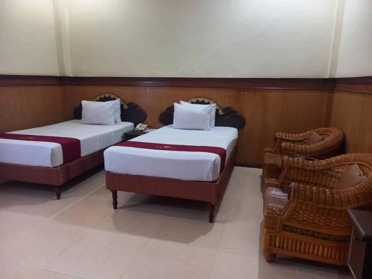 Urbanview Hotel Dedy Jaya Brebes エクステリア 写真