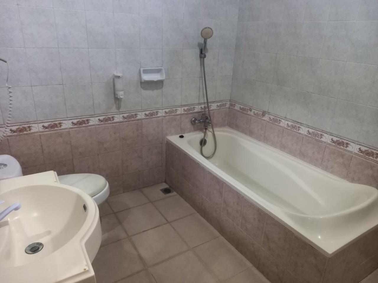 Urbanview Hotel Dedy Jaya Brebes エクステリア 写真