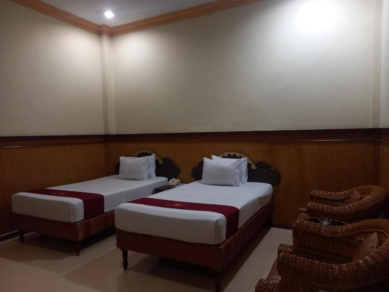 Urbanview Hotel Dedy Jaya Brebes エクステリア 写真