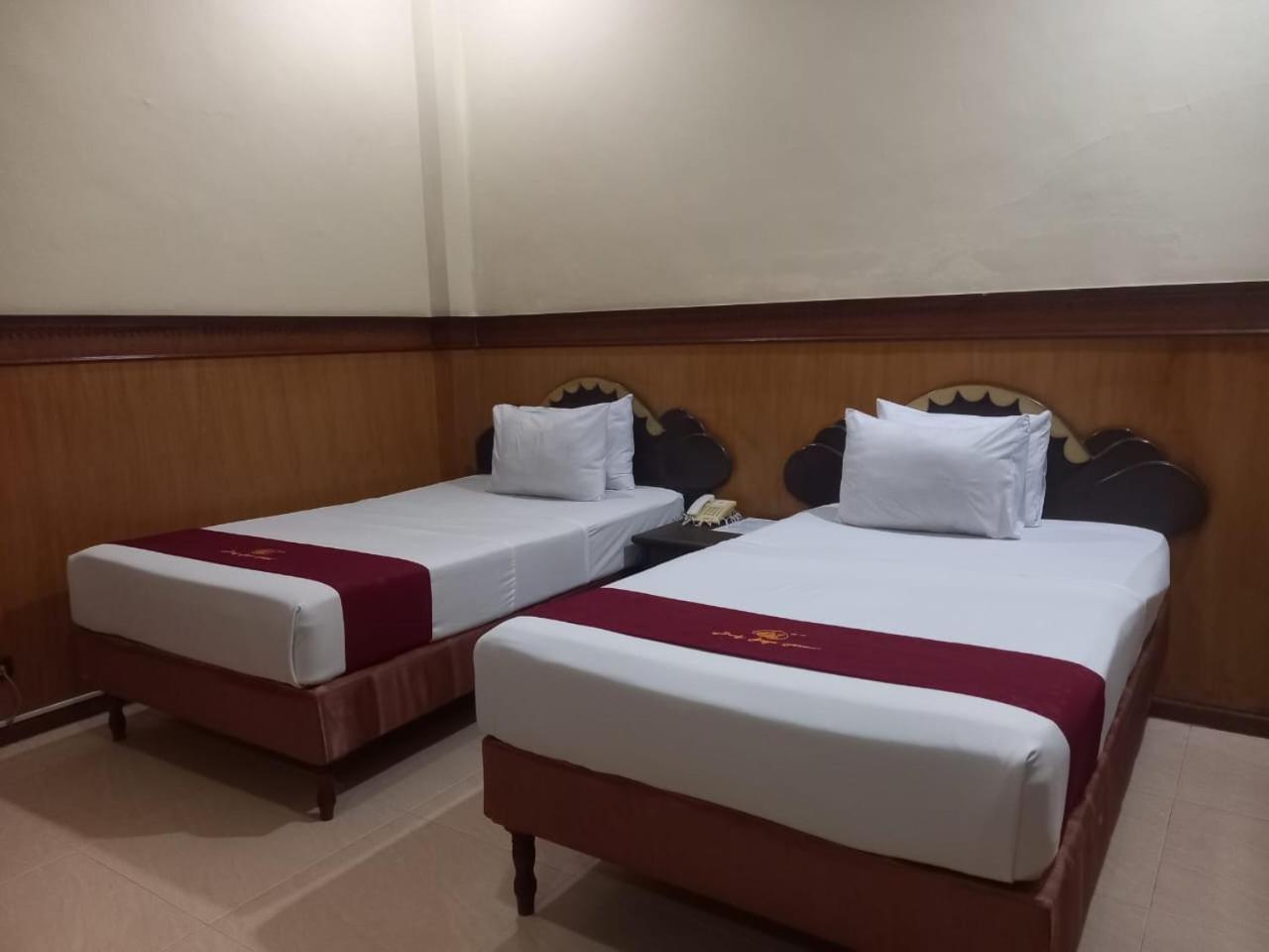 Urbanview Hotel Dedy Jaya Brebes エクステリア 写真