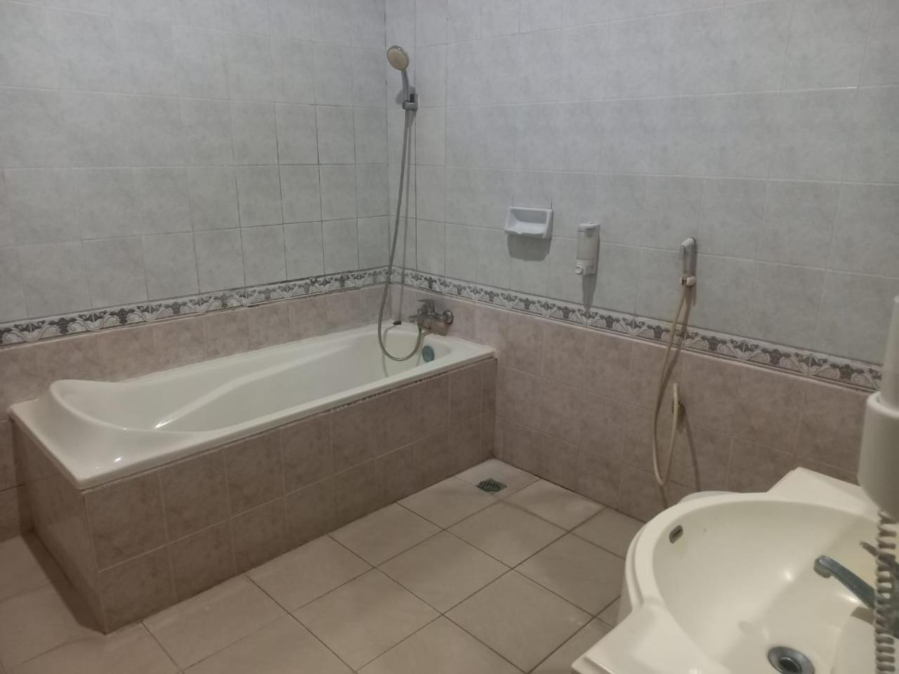 Urbanview Hotel Dedy Jaya Brebes エクステリア 写真