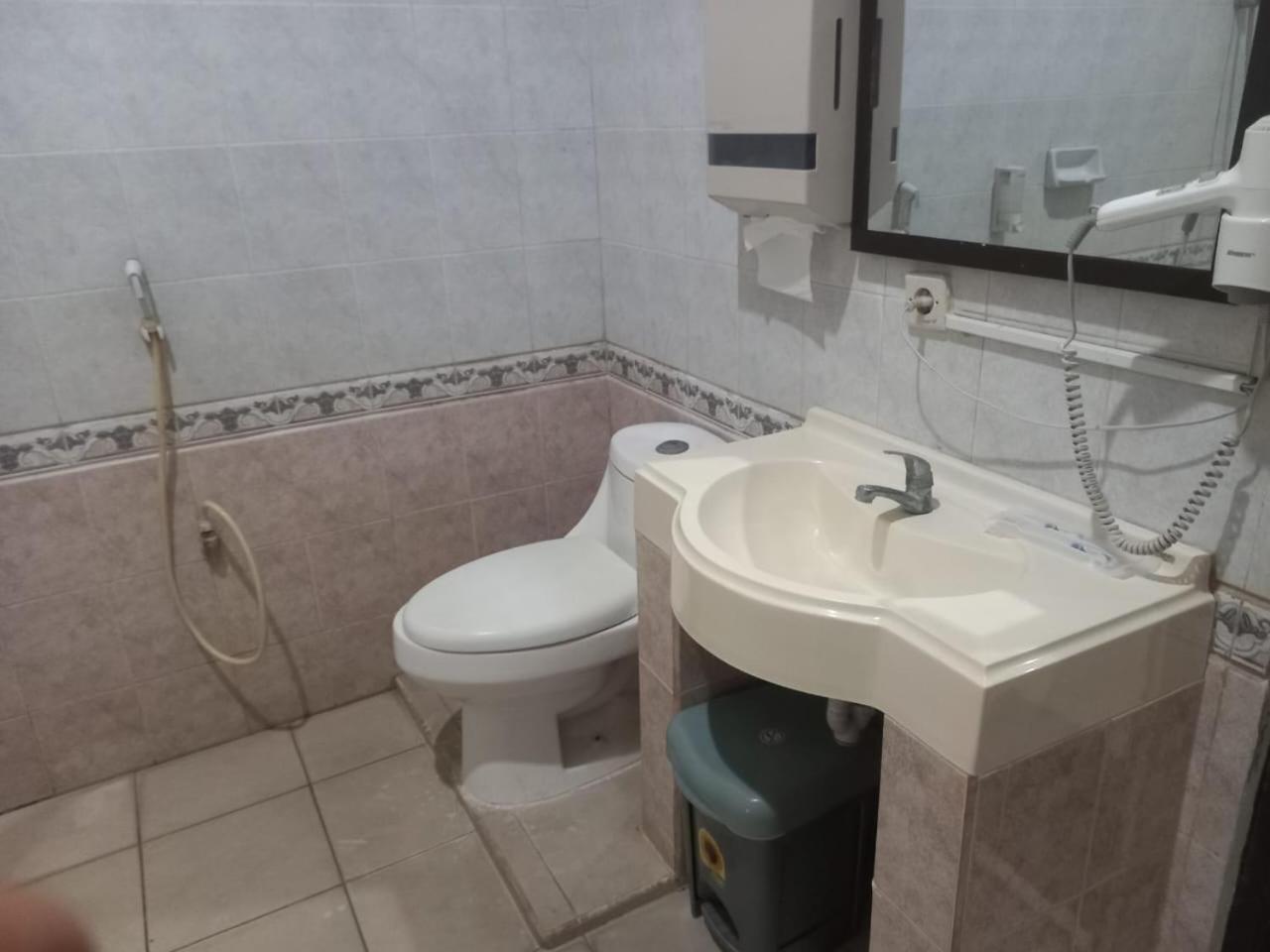 Urbanview Hotel Dedy Jaya Brebes エクステリア 写真