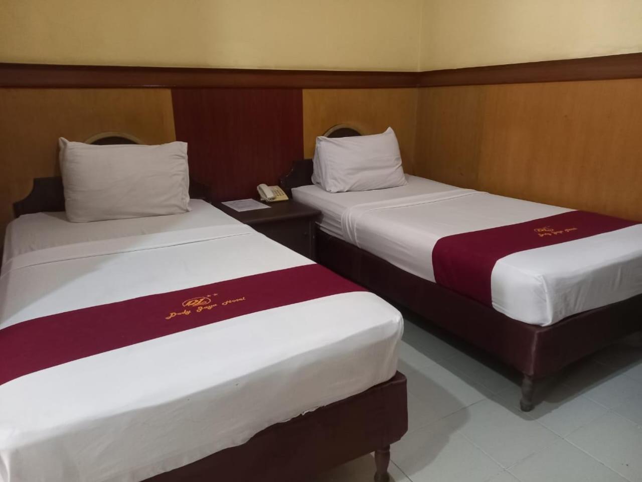 Urbanview Hotel Dedy Jaya Brebes エクステリア 写真