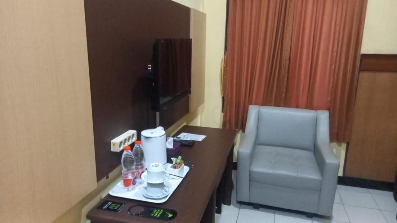 Urbanview Hotel Dedy Jaya Brebes エクステリア 写真