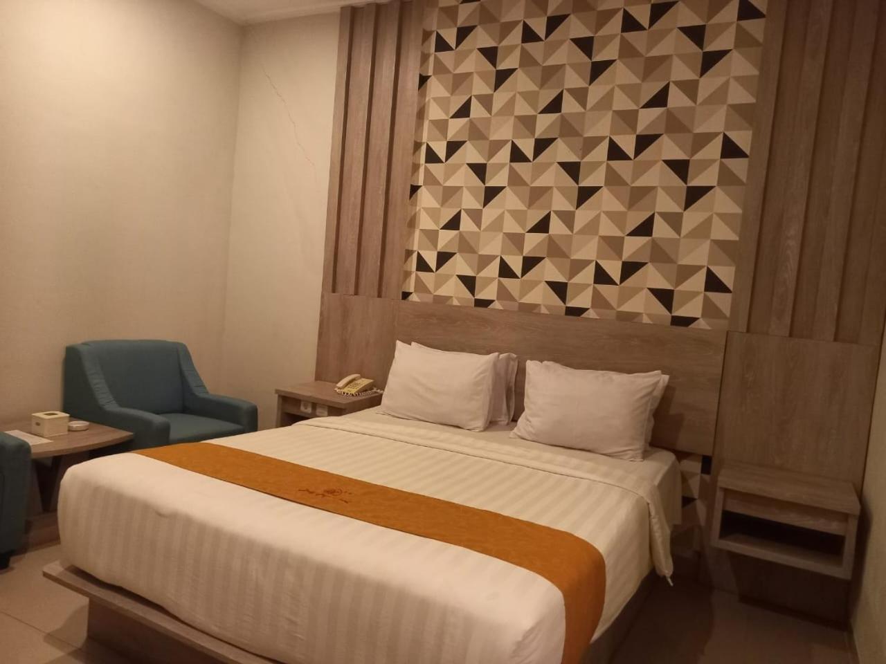 Urbanview Hotel Dedy Jaya Brebes エクステリア 写真