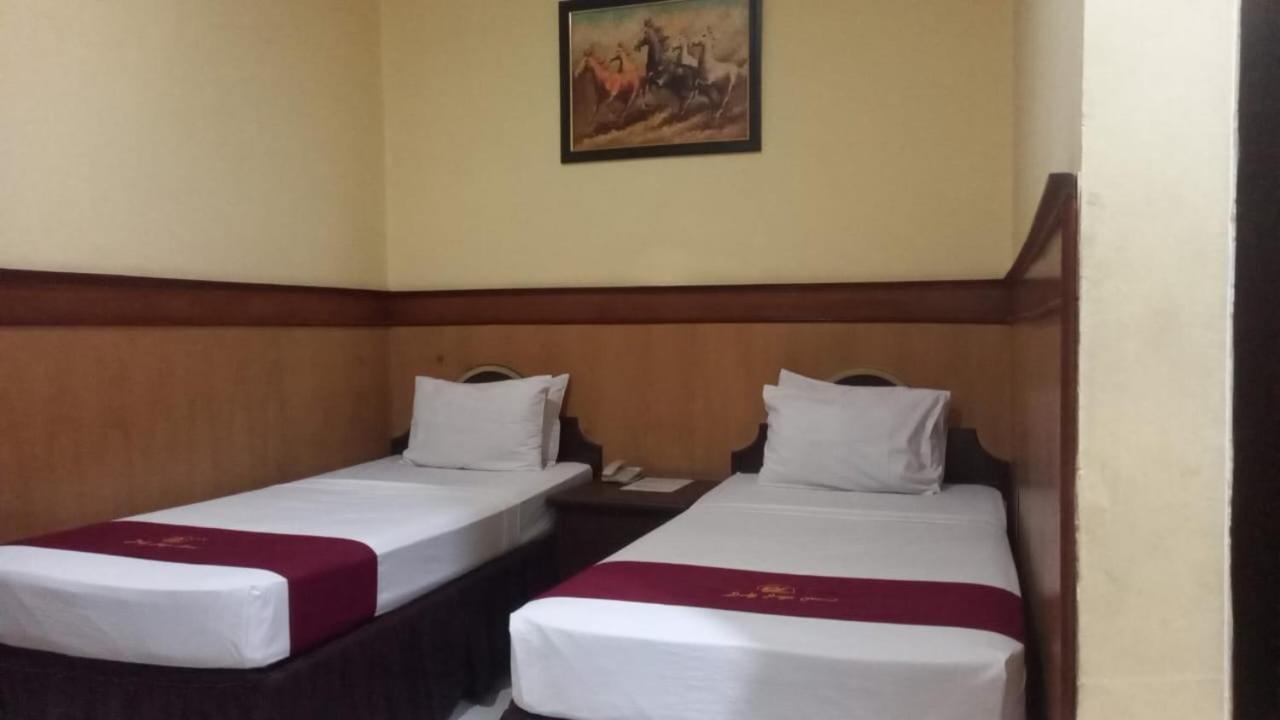 Urbanview Hotel Dedy Jaya Brebes エクステリア 写真