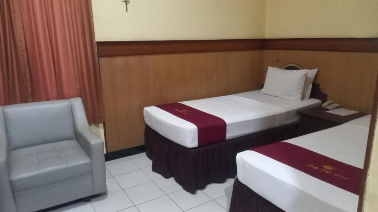 Urbanview Hotel Dedy Jaya Brebes エクステリア 写真