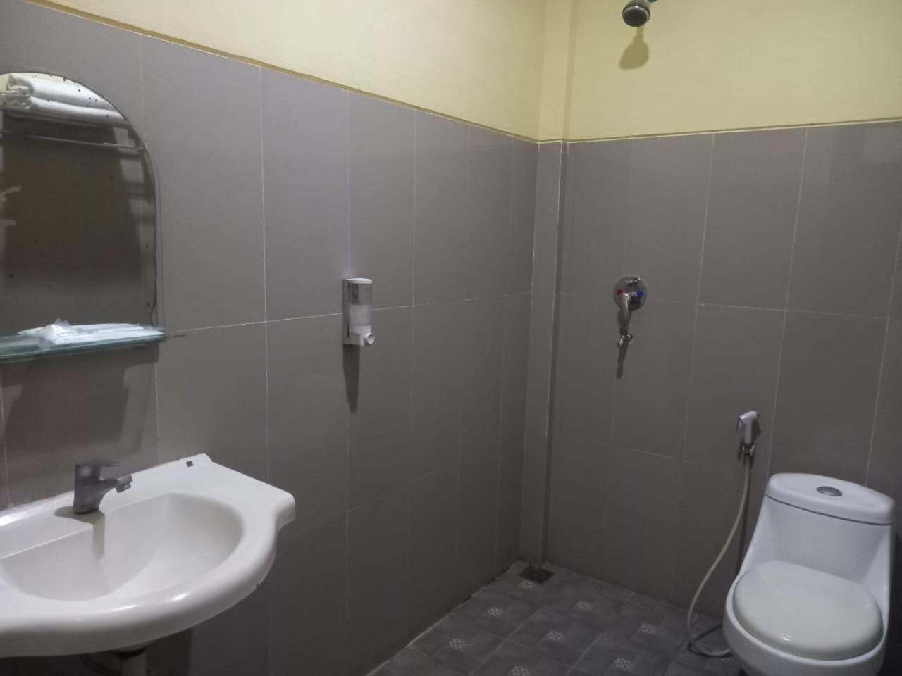 Urbanview Hotel Dedy Jaya Brebes エクステリア 写真