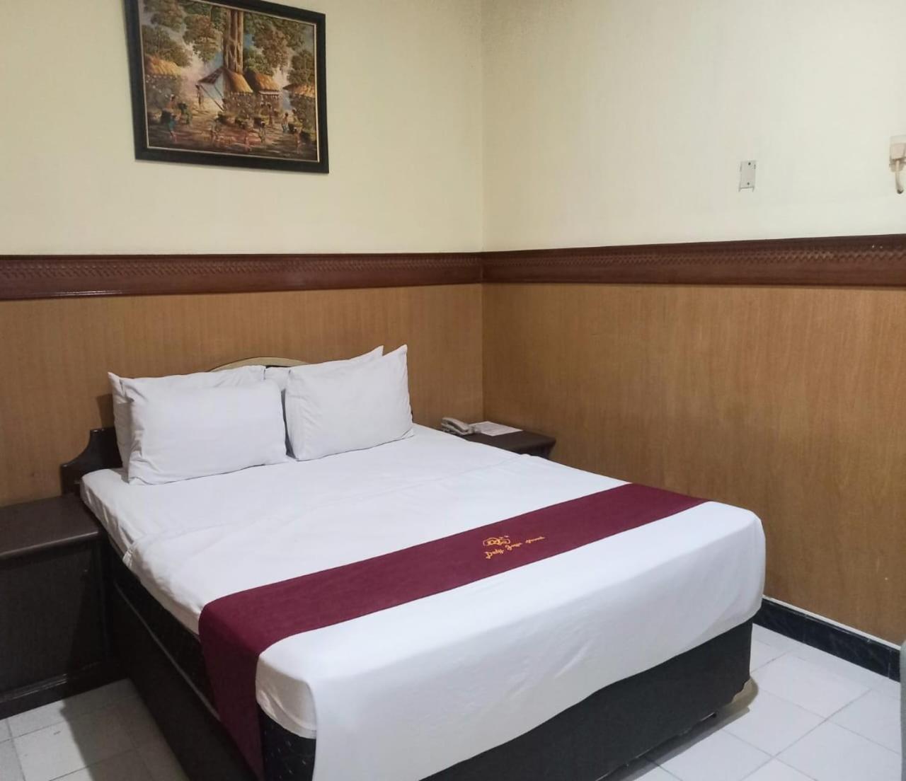 Urbanview Hotel Dedy Jaya Brebes エクステリア 写真