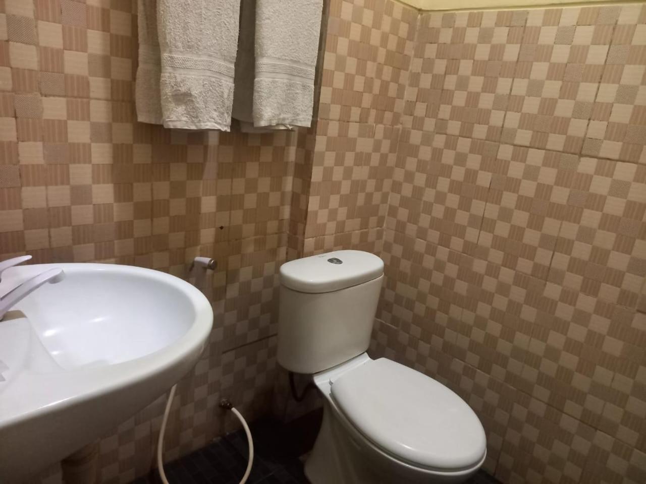Urbanview Hotel Dedy Jaya Brebes エクステリア 写真